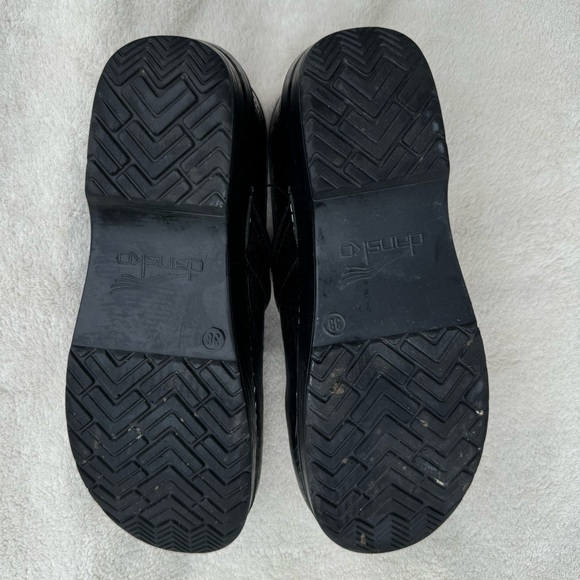 Dansko black tooled nursing clogs - Picture 4 of 7